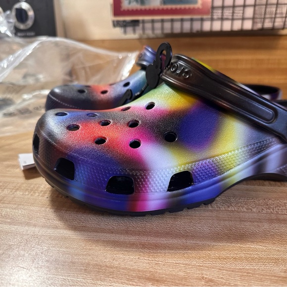 NWT Crocs Black Multi Mens Size 11 - Picture 2 of 6